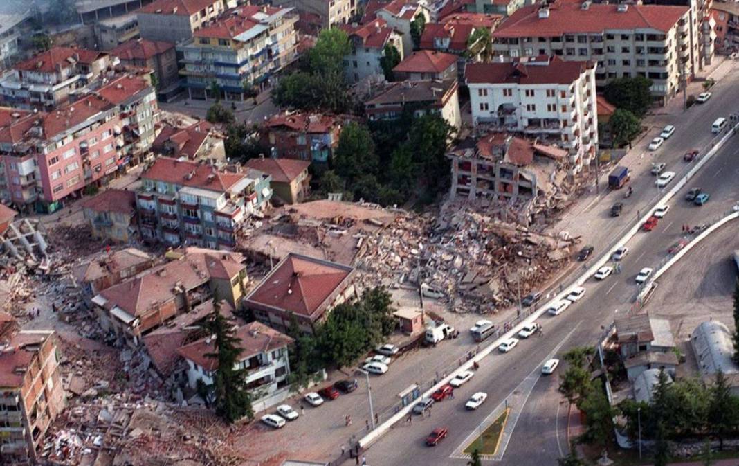 Ahmet Ercan’dan korkutan Marmara depremi uyarısı! 5 dakikada kıyıya vurur 300 metreye kadar ilerler 2
