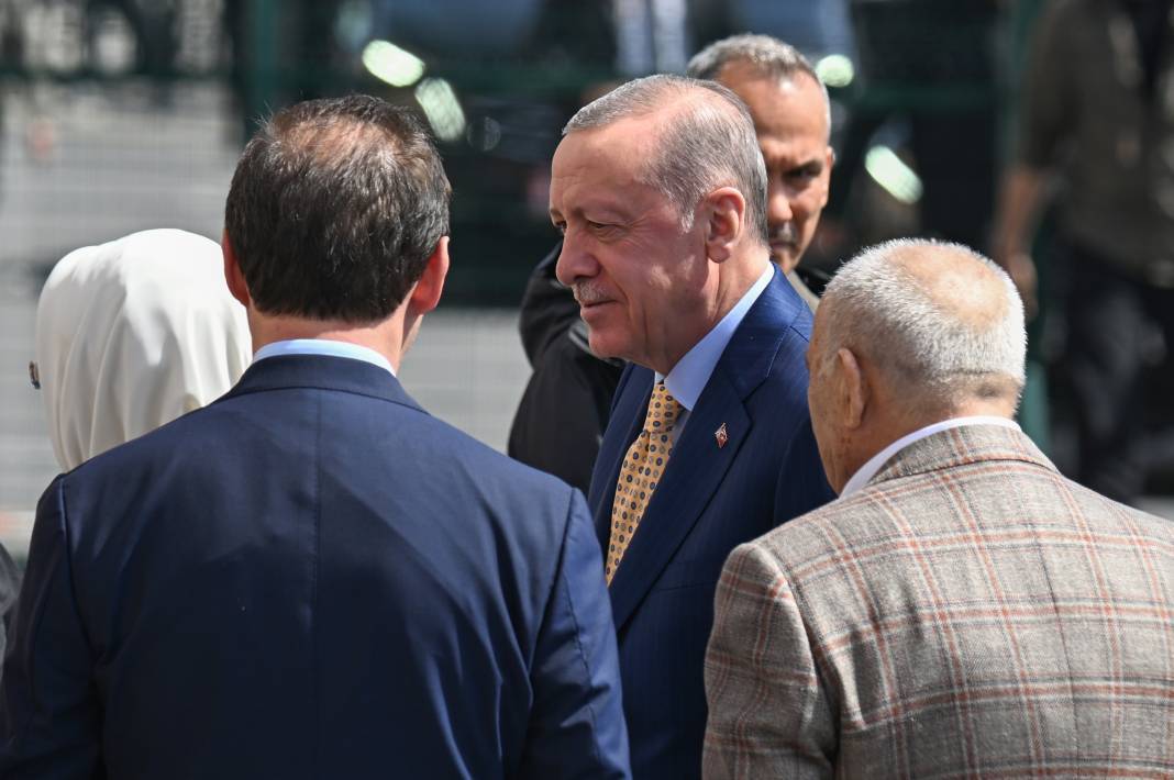 Erdoğan kurmaylarına talimat verdi: AKP 22 il için rapor hazırladı sahaya inecek 4