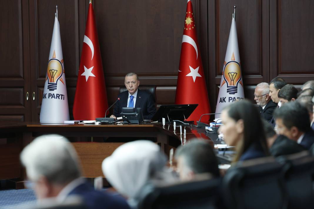 Erdoğan kurmaylarına talimat verdi: AKP 22 il için rapor hazırladı sahaya inecek 5