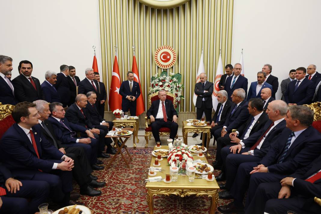 Siyasette gözler iki liderin görüşmesine çevrildi! Özel’in Erdoğan ile konuşacağı 8 kritik madde ortaya çıktı 2