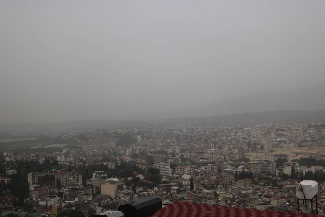 Toz bulutu Türkiye’de! O ilde göz gözü görmedi 5