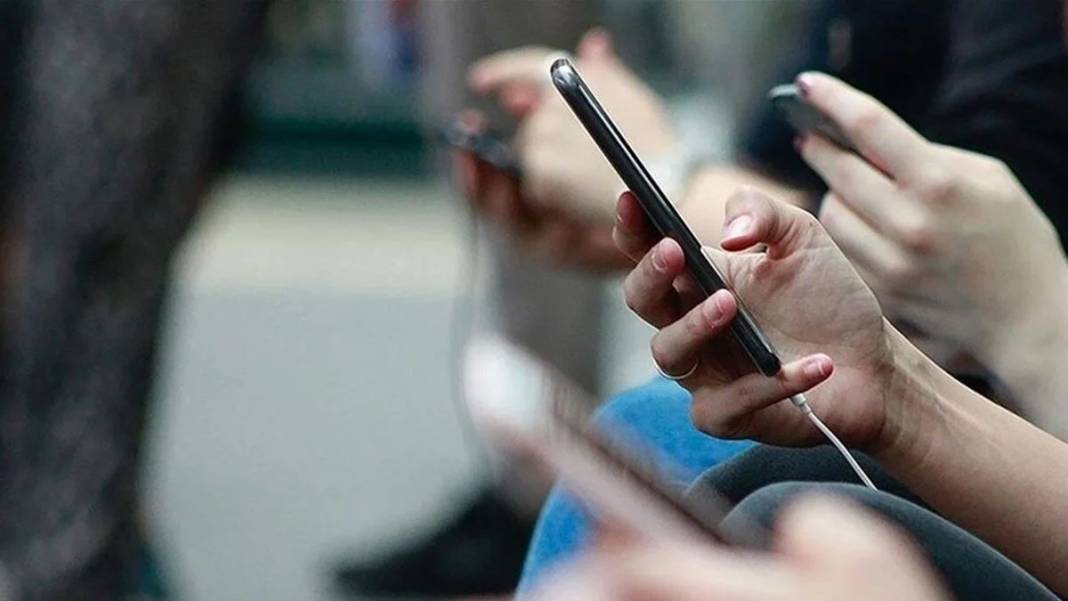 Yurt dışından getirilen cep telefonunu kullananlar dikkat: Kayıtsız kullanım süresi uzatıldı 8