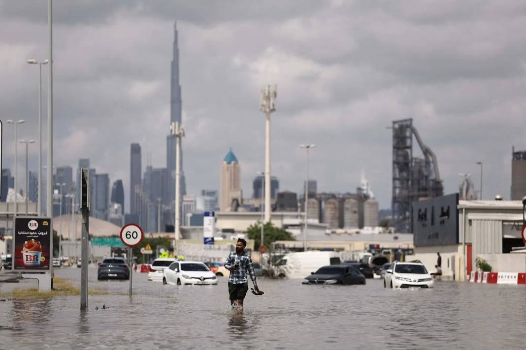 Yapay yağmur yağdıran Dubai sele gömüldü: Şehir tanınmaz hale geldi 4
