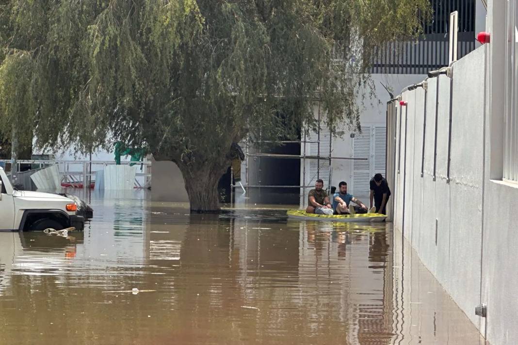 Yapay yağmur yağdıran Dubai sele gömüldü: Şehir tanınmaz hale geldi 2