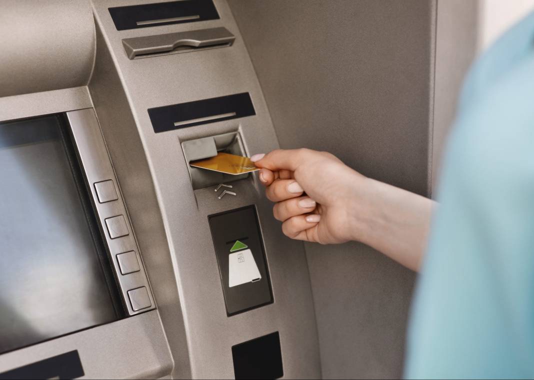 ATM’lerde tarihte bir ilk! Bayram öncesi para çekmeye gidenler eli boş dönecek 2