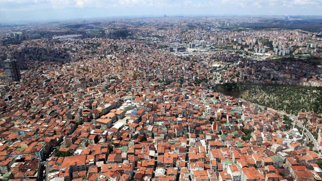 Ahmet Ercan’dan korkutan Marmara depremi uyarısı! 5 dakikada kıyıya vurur 300 metreye kadar ilerler 6
