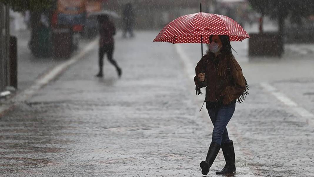 Meteoroloji tek tek uyardı: Sağanak yağış Türkiye'yi vuracak 4