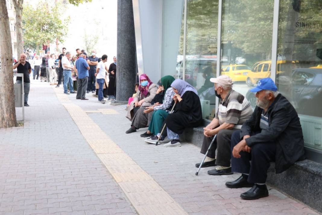 Emeklinin zamlı maaşları kuruşu kuruşuna hesaplandı! SSK ve Bağ-Kur'lular yaşadı! 4