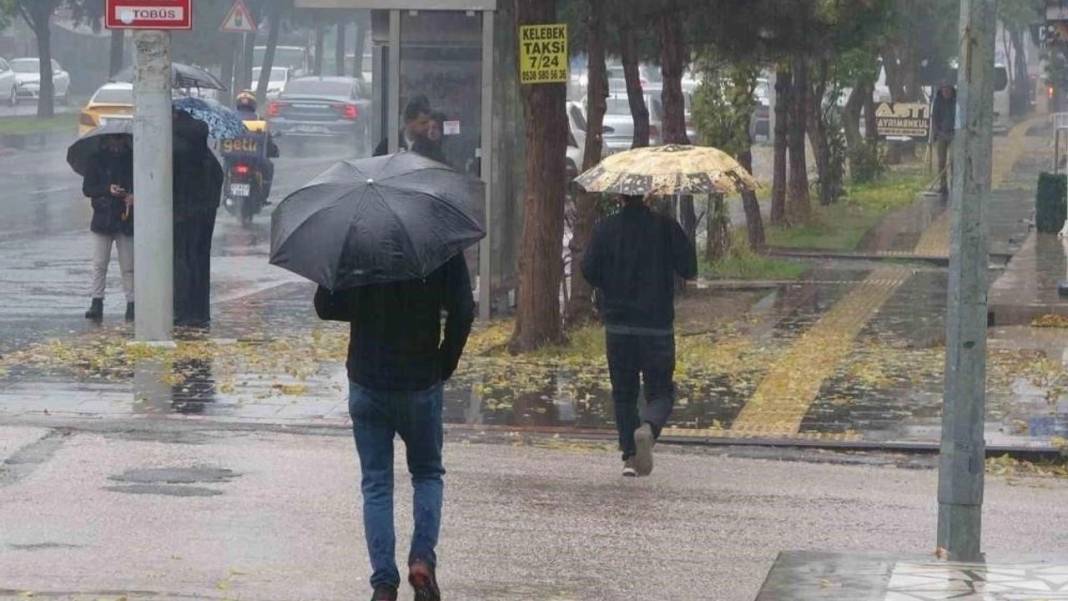 İstanbul dahil 69 ilde gök gürültülü sağanak yağış: Meteoroloji tarih verdi! 12