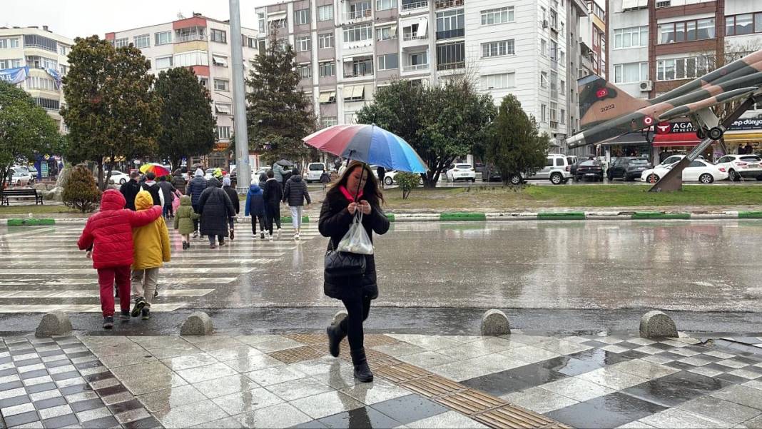 Meteoroloji'den İstanbul dahil 71 ile sağanak uyarısı! 4