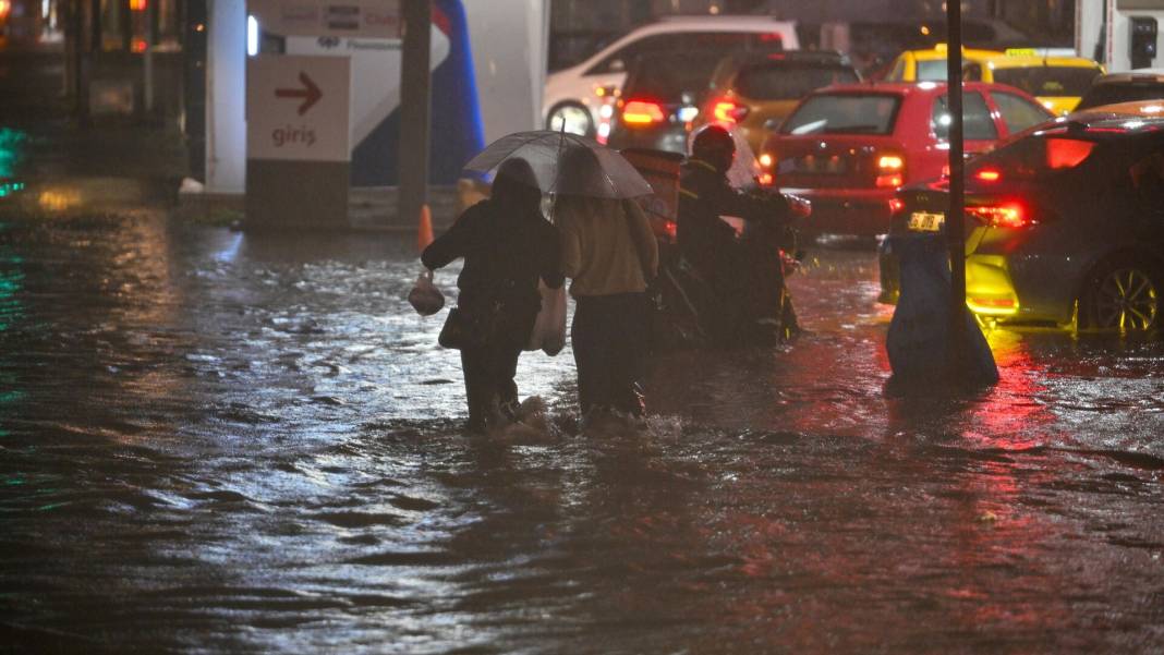 Meteoroloji'den sağanak ve fırtına uyarısı: Günlerce sürecek! 2