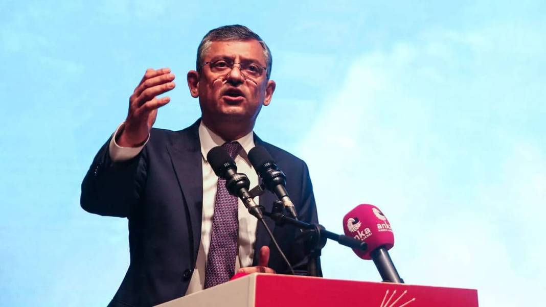 CHP lideri Özgür Özel'in şimdiki planı belli oldu: Yapay zeka ile seçimleri kazanmıştı... 9