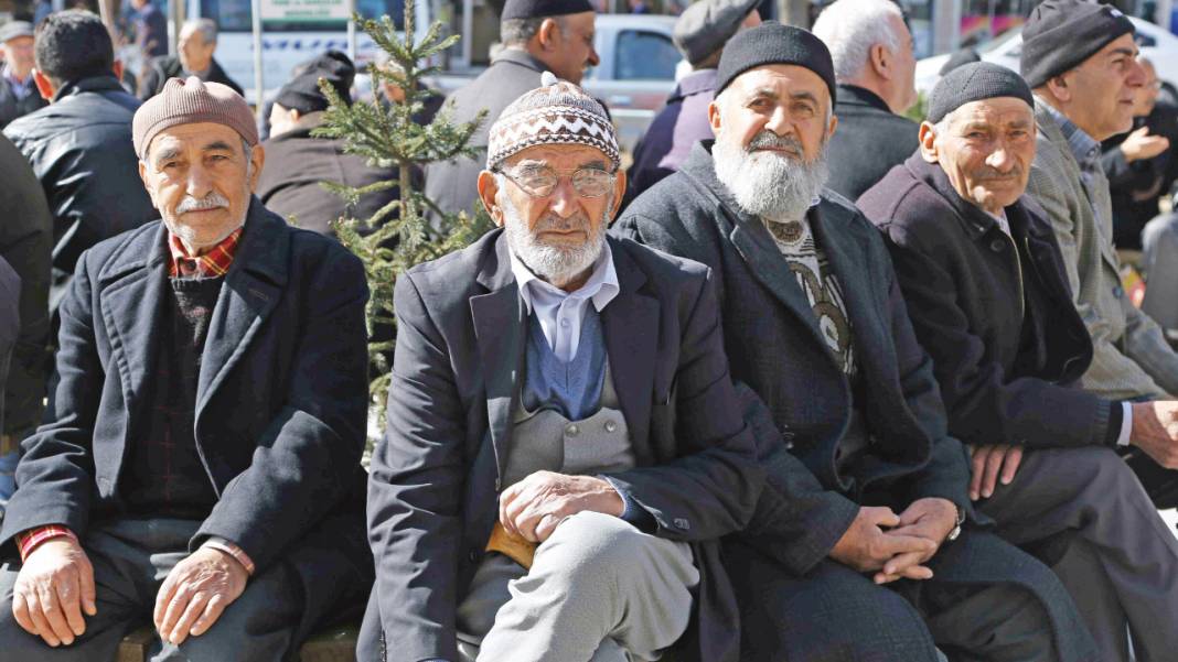 Bu emeklilerin maaşı yarı yarıya düşecek: Uzmanı son emekli planını açıkladı 1