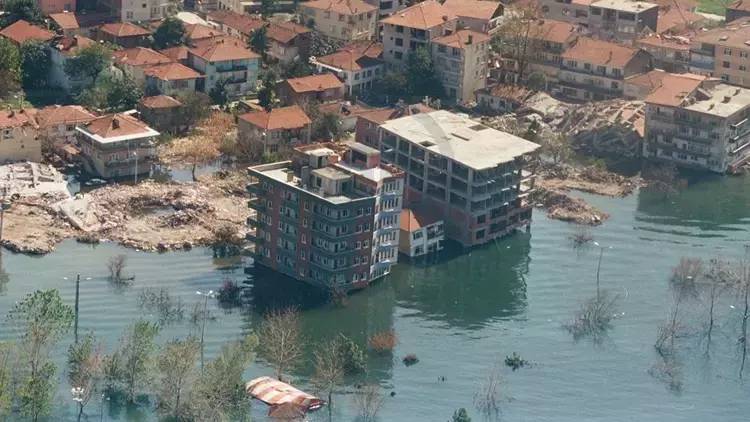 Felaketin 25. yıl dönümü! 17 Ağustos 1999 Marmara Depremi'nde unutulmayan fotoğraflar 9