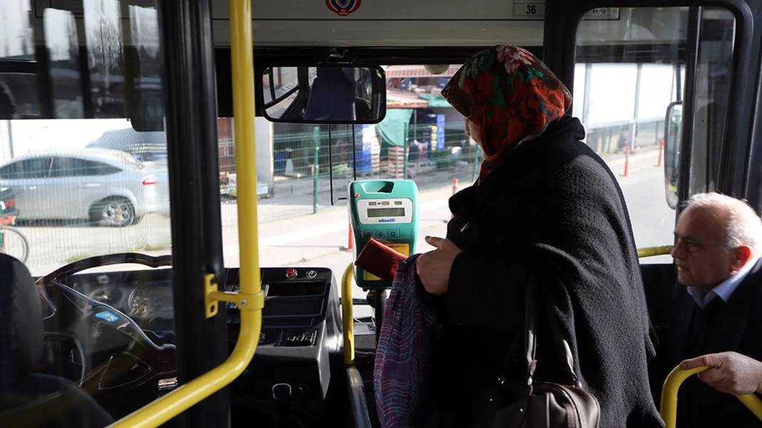 65 yaş üstü emeklilere artık ücretli oldu. Toplu taşımada bedava devri sona erdi 4