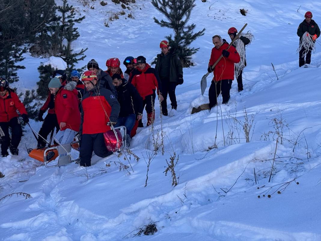 Palandöken'de çığ felaketi: 16 yaşındaki milli sporcu Emre Yazgan öldü 4