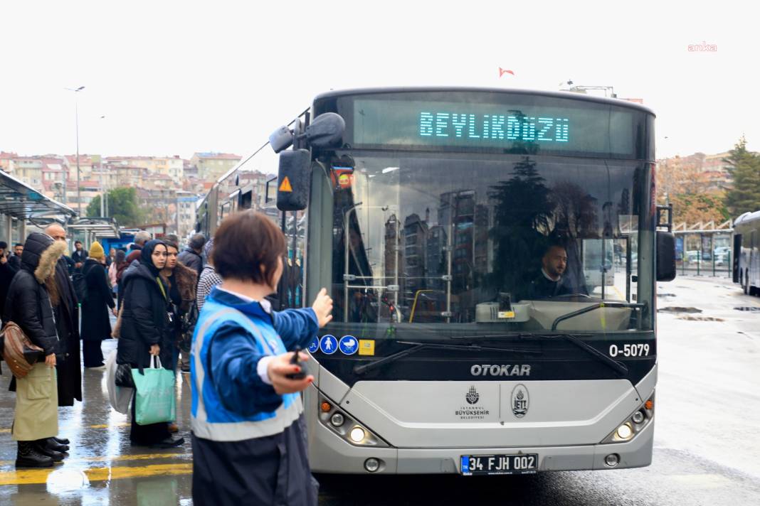 İETT'nin ilk kadın metrobüs denetim amiri görevde 2