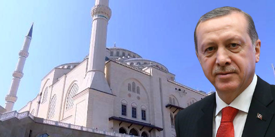 Cuma namazını kılan Erdoğan cami hoparlöründen cemaate böyle seslendi