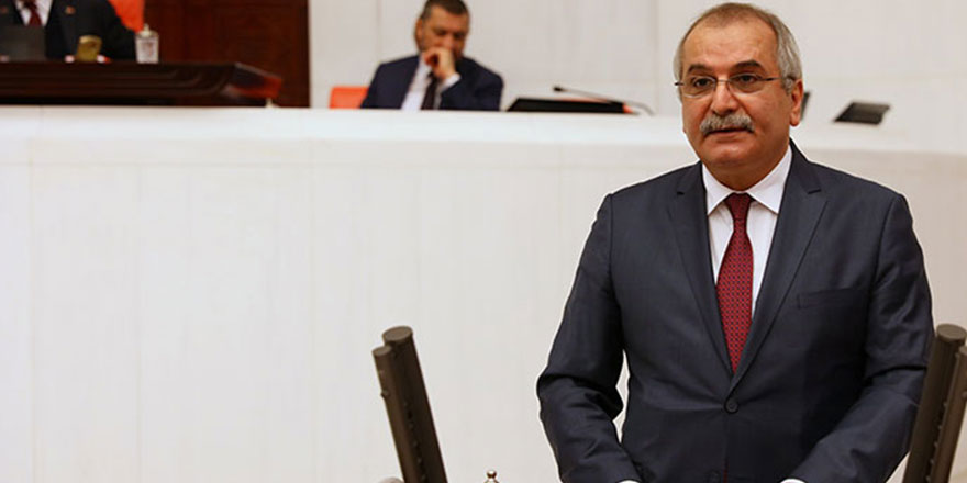 İYİ Partili Ahmet Çelik binlerce sağlık çalışanının cevabını merak ettiği soruyu Sağlık Bakanı Koca'ya sordu 