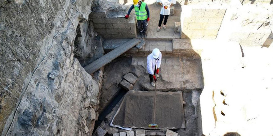 Kazdıkça tarih çıkıyor!  Diyarbakır'da 1800 yıllık kalorifer sistemi bulundu