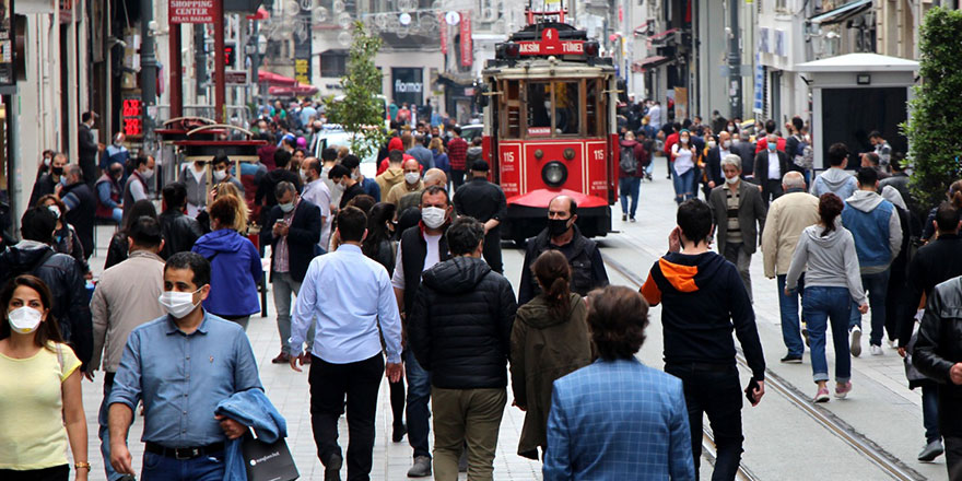Bilim Kurulu Üyesi Doç. Dr. Sema Turan İstanbul'da vakaların artışları sebebinin tatil dönüşleri olduğunu söyledi