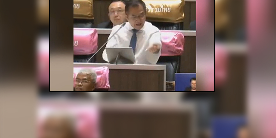 Tayland'da milletvekili Wisarn Techatheerawat Meclis'te kolunu kesti