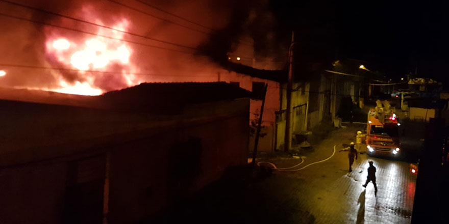 Balıkesir'de fabrikada korkutan yangın 