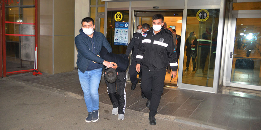 Adana'da hasta yakınlarının çantasını çalan hırsız yakalandı!