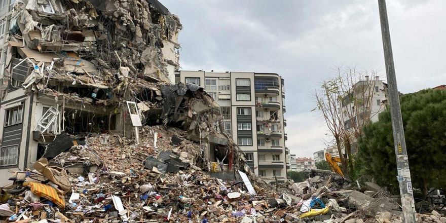 İzmir’de depremin ardından şimdi de moloz çıkmazı