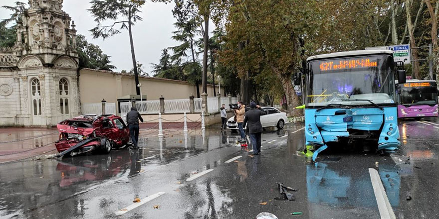 Beşiktaş'ta otomobil ile İETT otobüsü çarpıştı!
