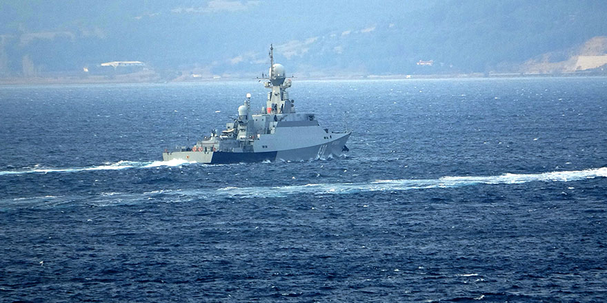 Çanakkale Boğazı'nda Rus savaş gemisi 