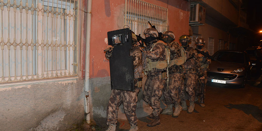 Adana'da eylem hazırlığında olan 30 kişi yakalandı!