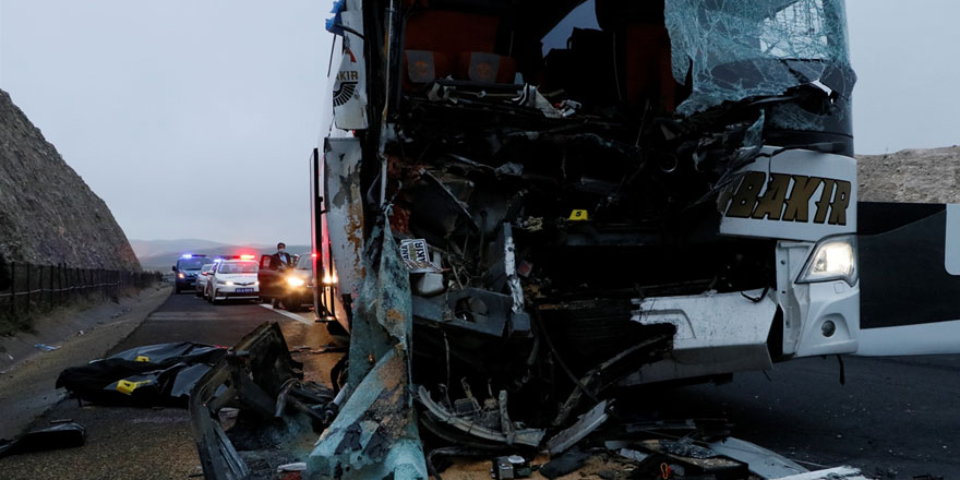 Şanlıurfa'da korkunç kaza! 3 ölü 30 yaralı 