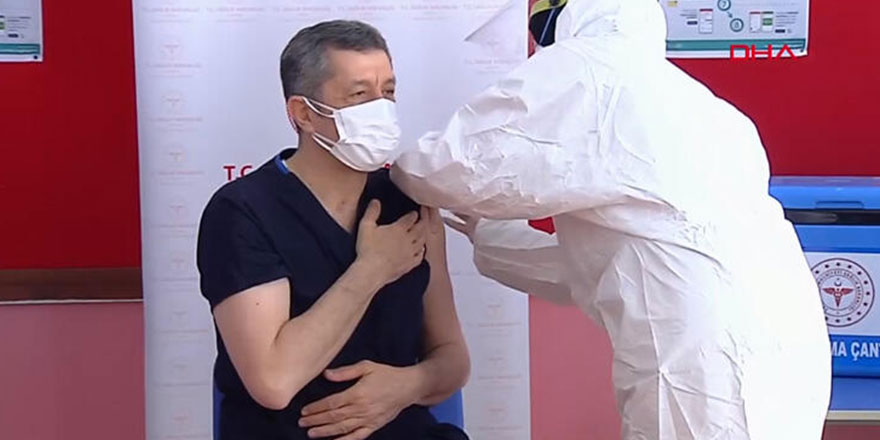 Milli Eğitim Bakanı Ziya Selçuk korona virüs aşısını oldu!