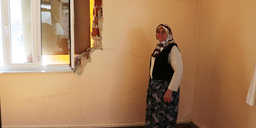 Denizli'de Dursun Gerçekcioğlu evin duvarını TIR ile yıktı!