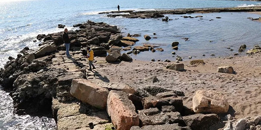 Mersin'de deniz çekildi, antik liman ortaya çıktı