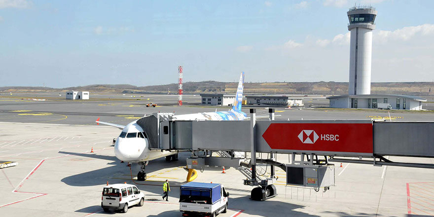 Antalya'da Rus sporcuları taşıyan uçakta hareketli dakikalar! Uçağa polis çağırıldı