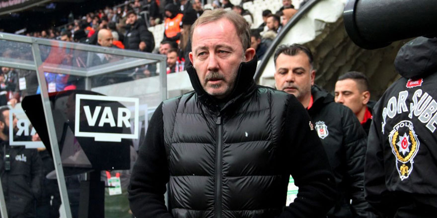 Beşiktaş teknik direktörü Sergen Yalçın'ın maç öncesi kokoreç keyfi 