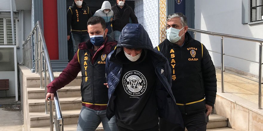 Bursa'da PTT şubesinden silahlı soygun yapan 2 şüpheli yakalandı