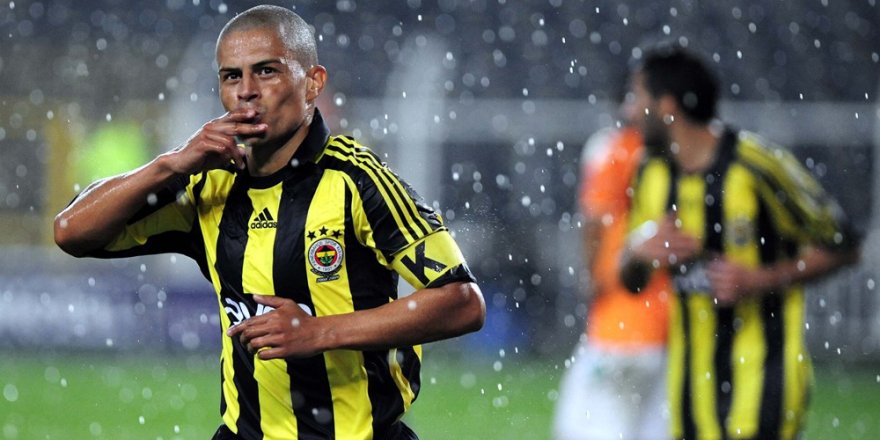 Fenerbahçe'nin efsanesi Alex de Souza futbola geri dönüyor 