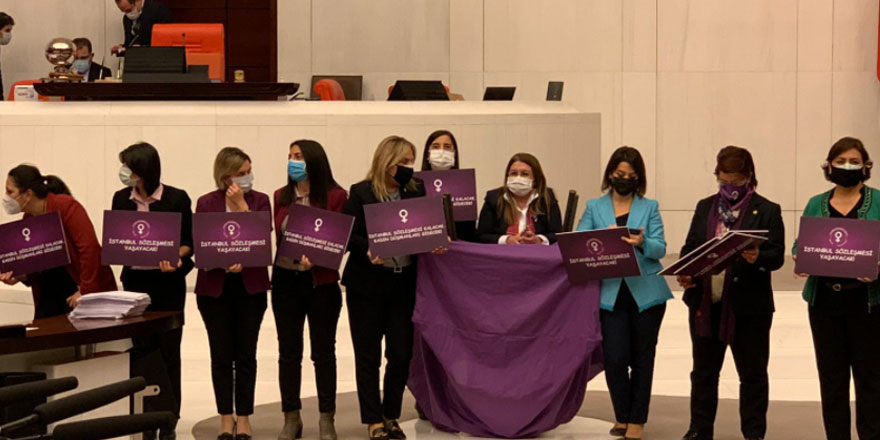 CHP’li kadın vekillerden Meclis'te mor eylem