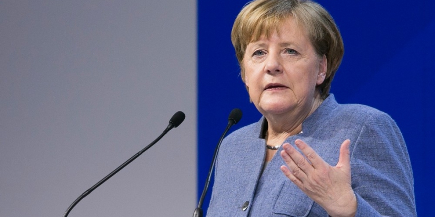 Angela Merkel özür diledi