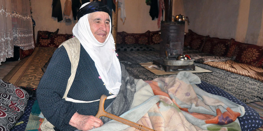 Mardinli 87 yaşındaki Şemse Yaşar'ın doğduğundan beri kimliği yok