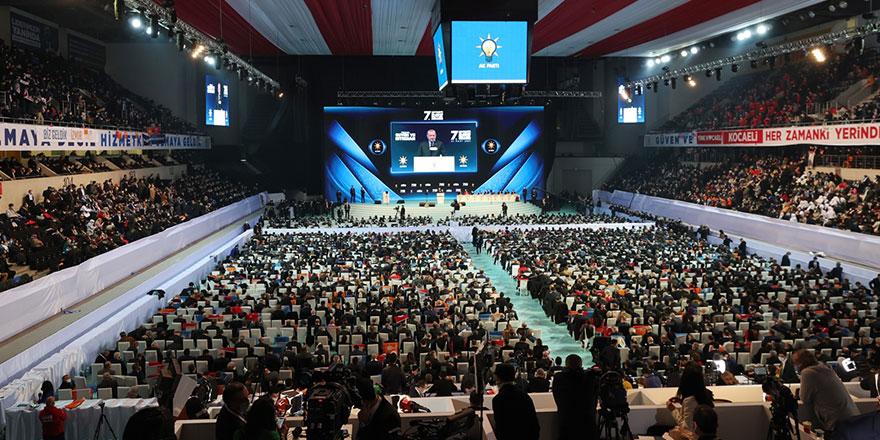 Tartışma yaratan AKP kongresinde kaç kişi vardı?