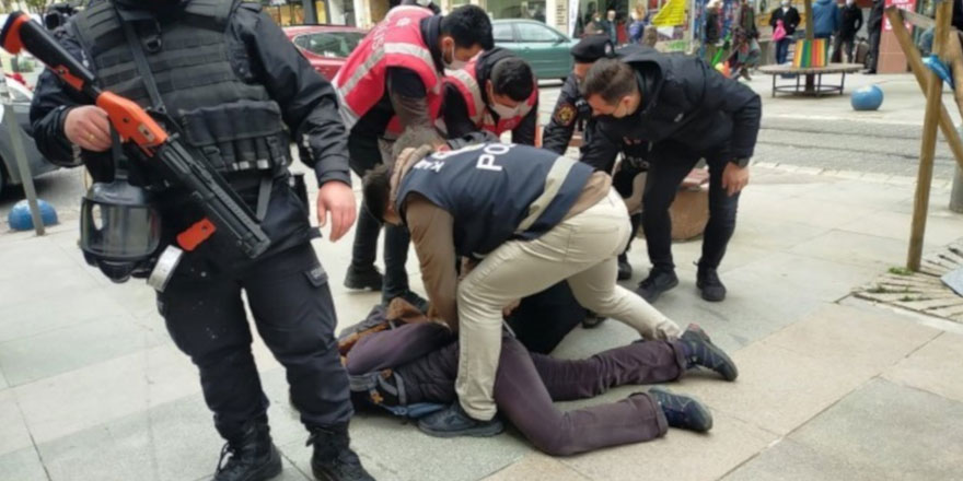 Kadıköy'de Boğaziçi eylemine polis müdahalesi: Çok sayıda kişi gözaltına alındı