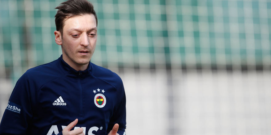 Fenerbahçe'de Mesut Özil düz koşulara başladı 