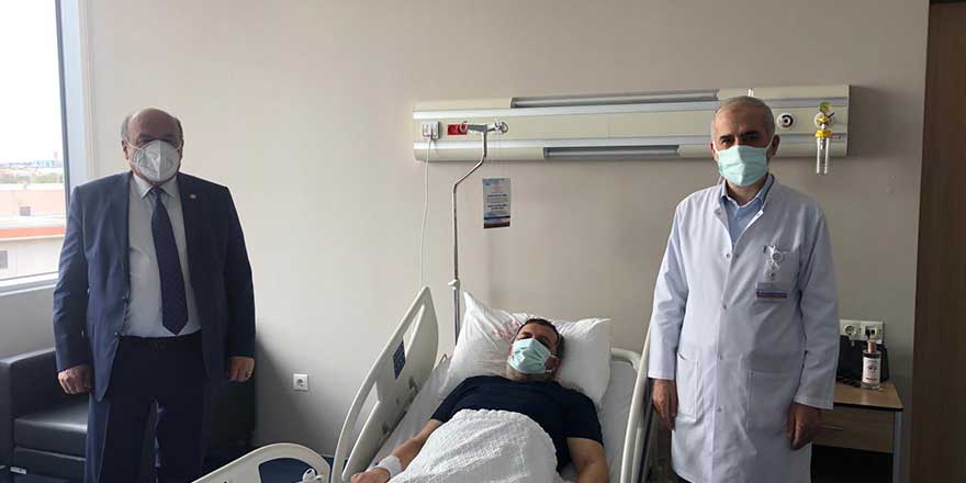 AKP Erzincan Milletvekili Süleyman Karaman korona hastasını hastanede ziyaret etti  