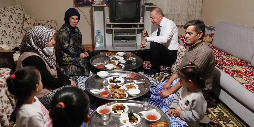 Erdoğan'dan yer sofrasında iftar