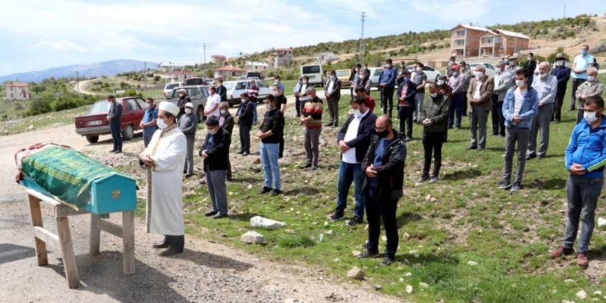 Vakalar Erzincan'da da patladı! Camide cenaze namazı yasaklandı