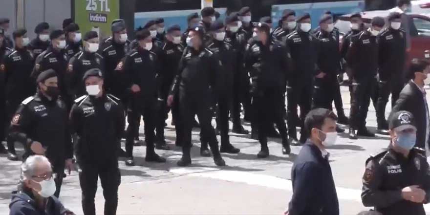 Emeklilerin kapatma davası öncesi Kadıköy'deki eylemine polis izin vermedi